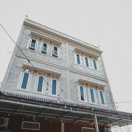 Reddoorz Near Ringroad City Walks Медан Экстерьер фото