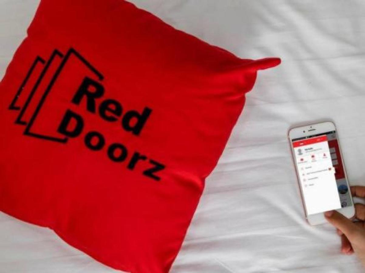 Reddoorz Near Ringroad City Walks Медан Экстерьер фото